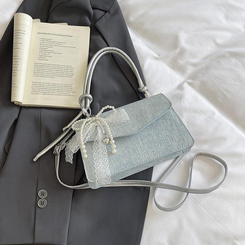 The Commuter Trend Is for Simple, Single-shoulder Crossbody Small Bag