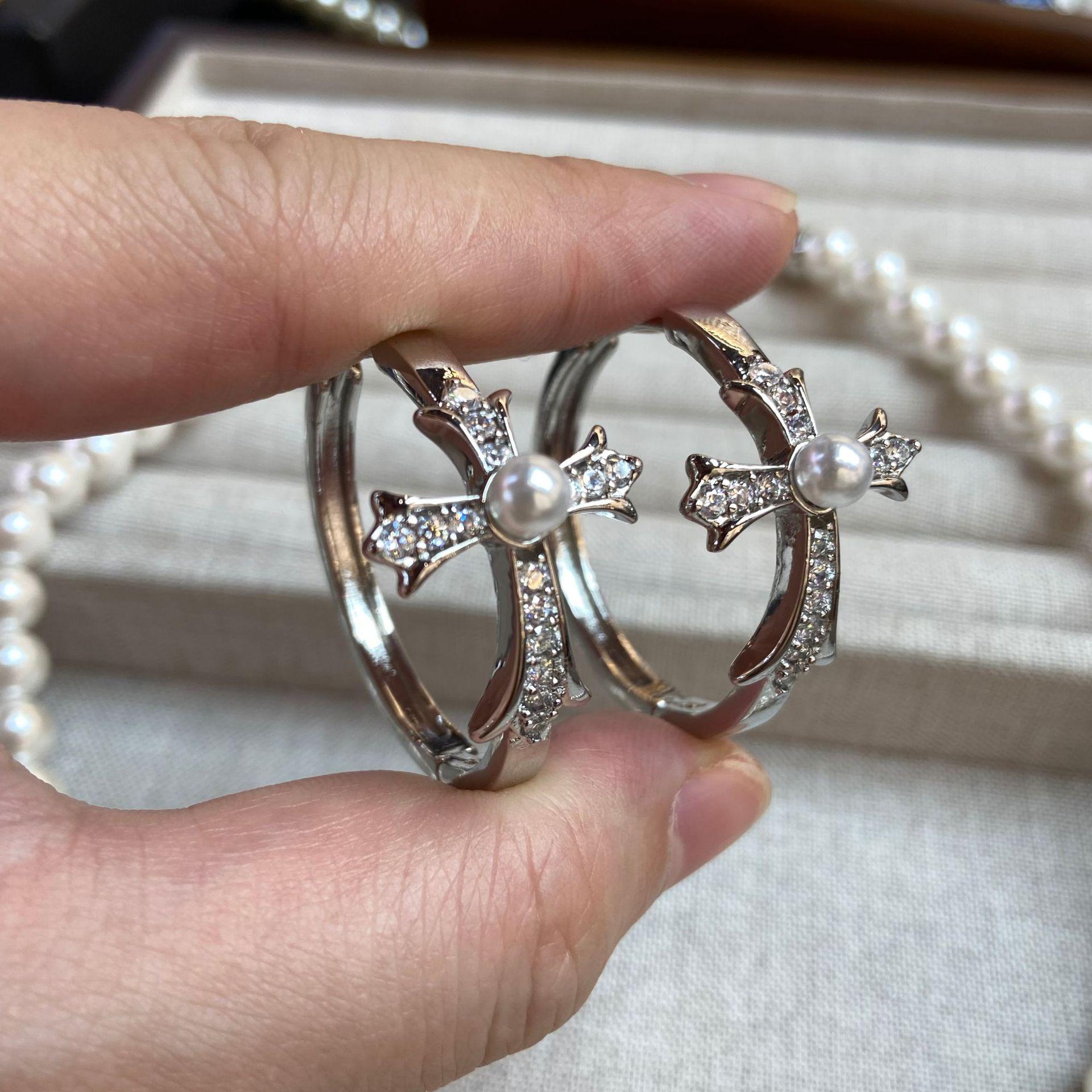 

Ожерелье и серьги Chrome Hearts Star Cross с жемчугом - Элегантный, Универсальный, Роскошный дизайн