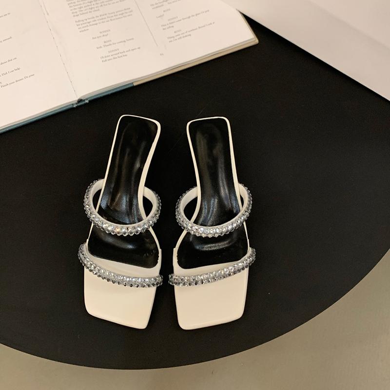 

2024 летние женские тапочки с открытым носком, модные шлепанцы со стразами и узкими полосками, женские элегантные платья, сандалии на низком каблуке Size 35(foot 22.5cm) бежевый