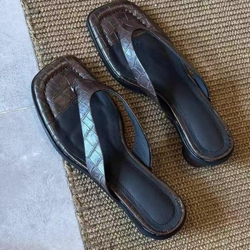 Fashion The 2025 New Anti-slip and Wear-resistant Outdoor Flip-flops with Clamped Feet Are Trendy and Suitable for Summer Wear