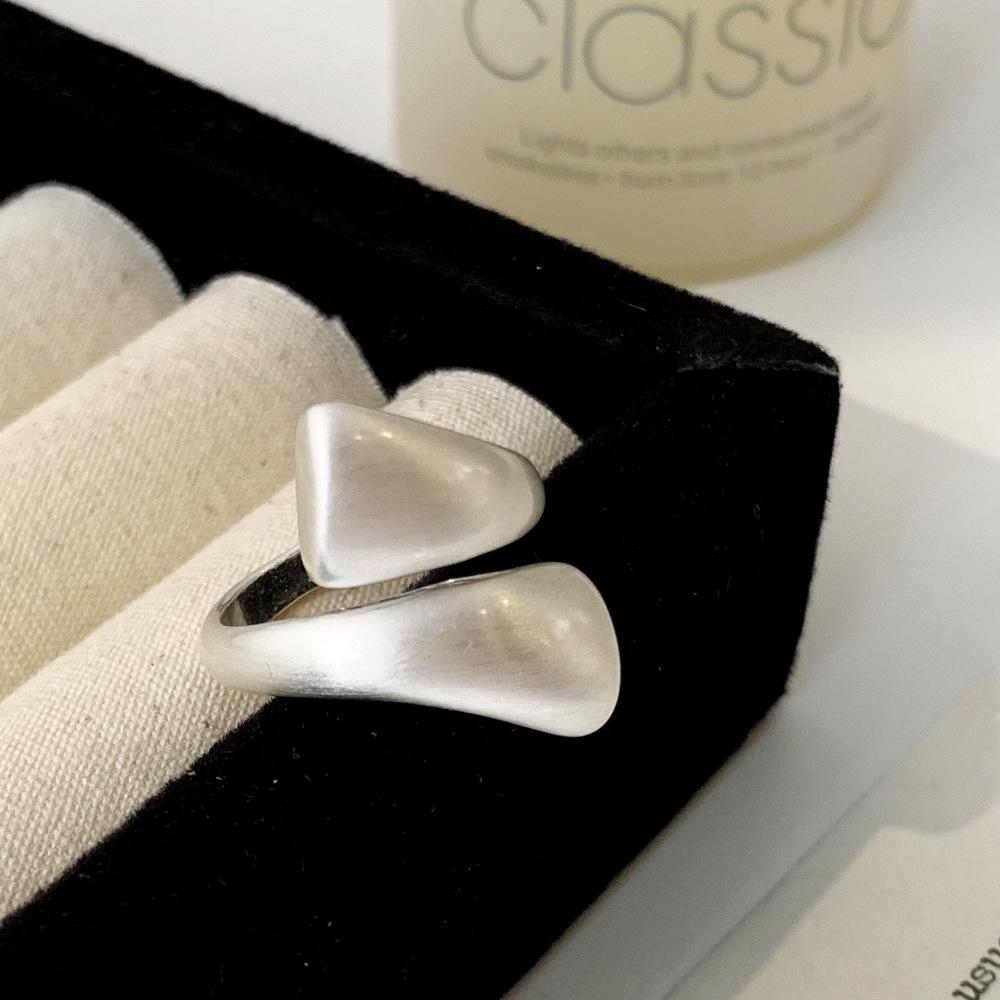 European and American Style Unique Fashion Niche Design Brushed Ring Light Luxury Elegant High-end Versatile Copper Gold-plated Jewelry