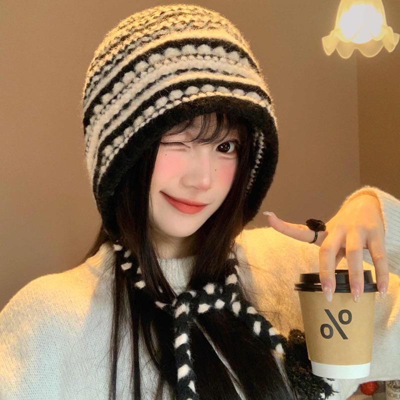 Autumn and winter striped cute hat women's big head circumference shows small face warm wool hat thickened encryption windproof knitted hat