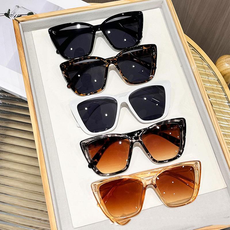 Fashion Cat Eye Sunglasses for Women Oversized Square Frame UV Protection Sun Glasses Retro Luxury Style Eyewear Female Shades