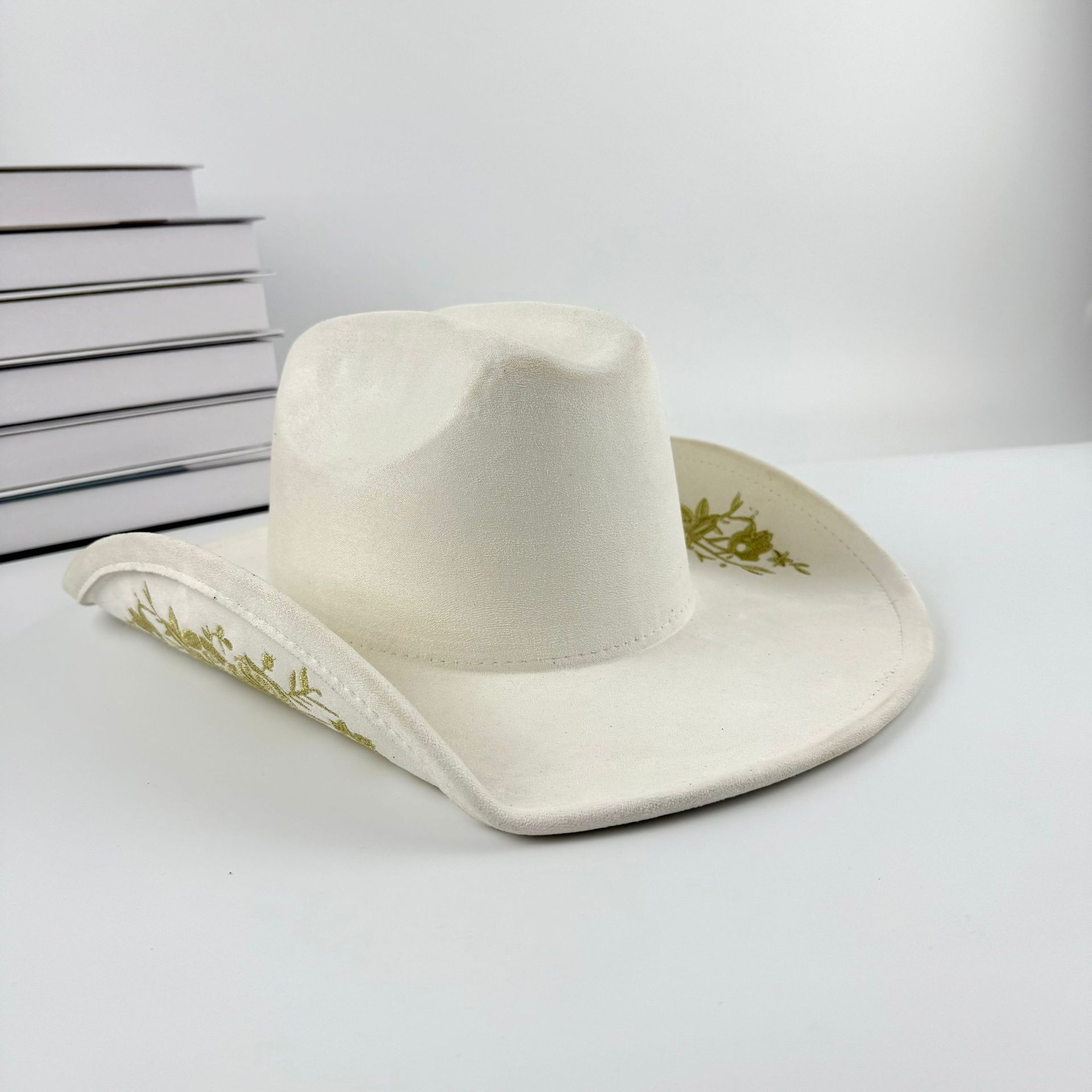 

Western Cowboy Hat Embroidered Roses Suede Leather Wide Brim Unisex for Men Women Spring Summer Fashion M 56-58cm белый