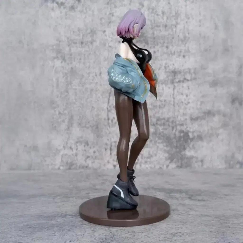 Luna figure