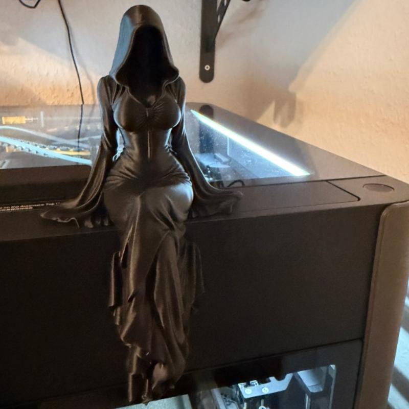 Mystery Hooded Woman Figurine Set Black Robe Faceless Girl Desktop Ornament, Gothic Witch Resin Sculpture