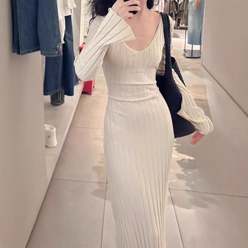 High-end Solid Color Horn-sleeved Knitted Dress for Women's Autumn Royal Sister, Slim and Thin Long-sleeved Hip-wrapped Dress