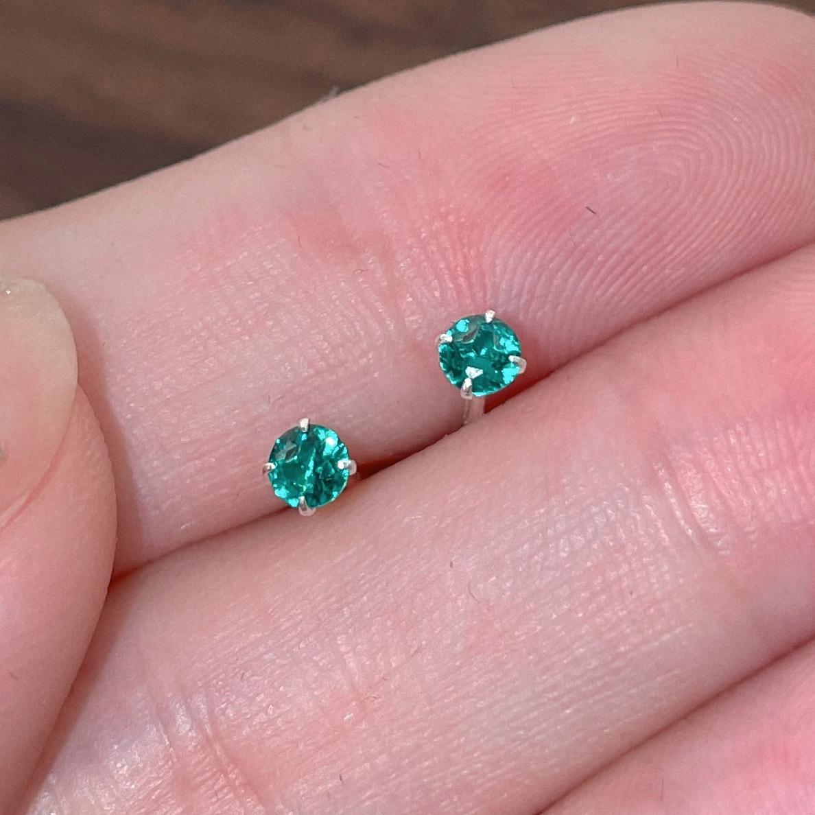 

Серьги-гвоздики из стерлингового серебра 999 пробы с цирконием 5A для женщин, изысканный, небольшой и простой дизайн в темпераменте, передовое чувство кохлеарного набора гвоздиков 999 silver