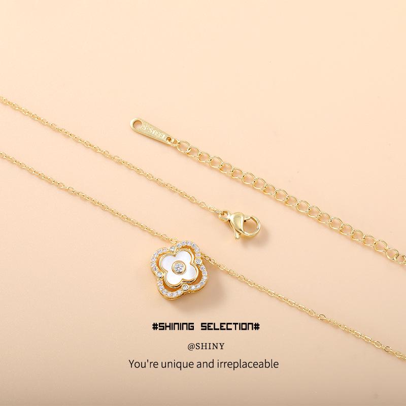 Elegantes Set aus Ohrsteckern und Halskette aus Kupferlegierung mit vierblättrigem Kleeblatt - Schlichtes, luxuriöses Damen-Schlüsselbeinketten-Design