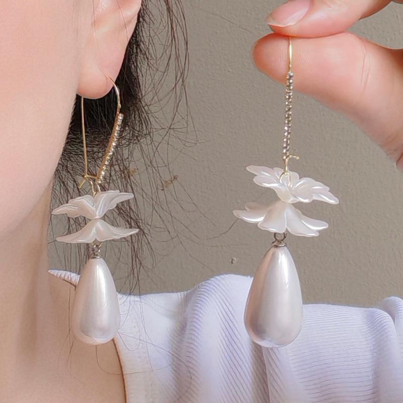Light Luxury Elegant Dignified Ear Hooks Shaky White Petal Pearl Water Drop Rhinestone Tassel Versatile Temperament Studs