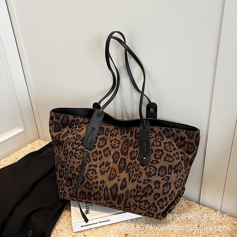 European and American Leopard Print Bag Women's 2025 New Fashion Lazy Style Retro Tote Bag Casual Versatile Shoulder Armpit Bag