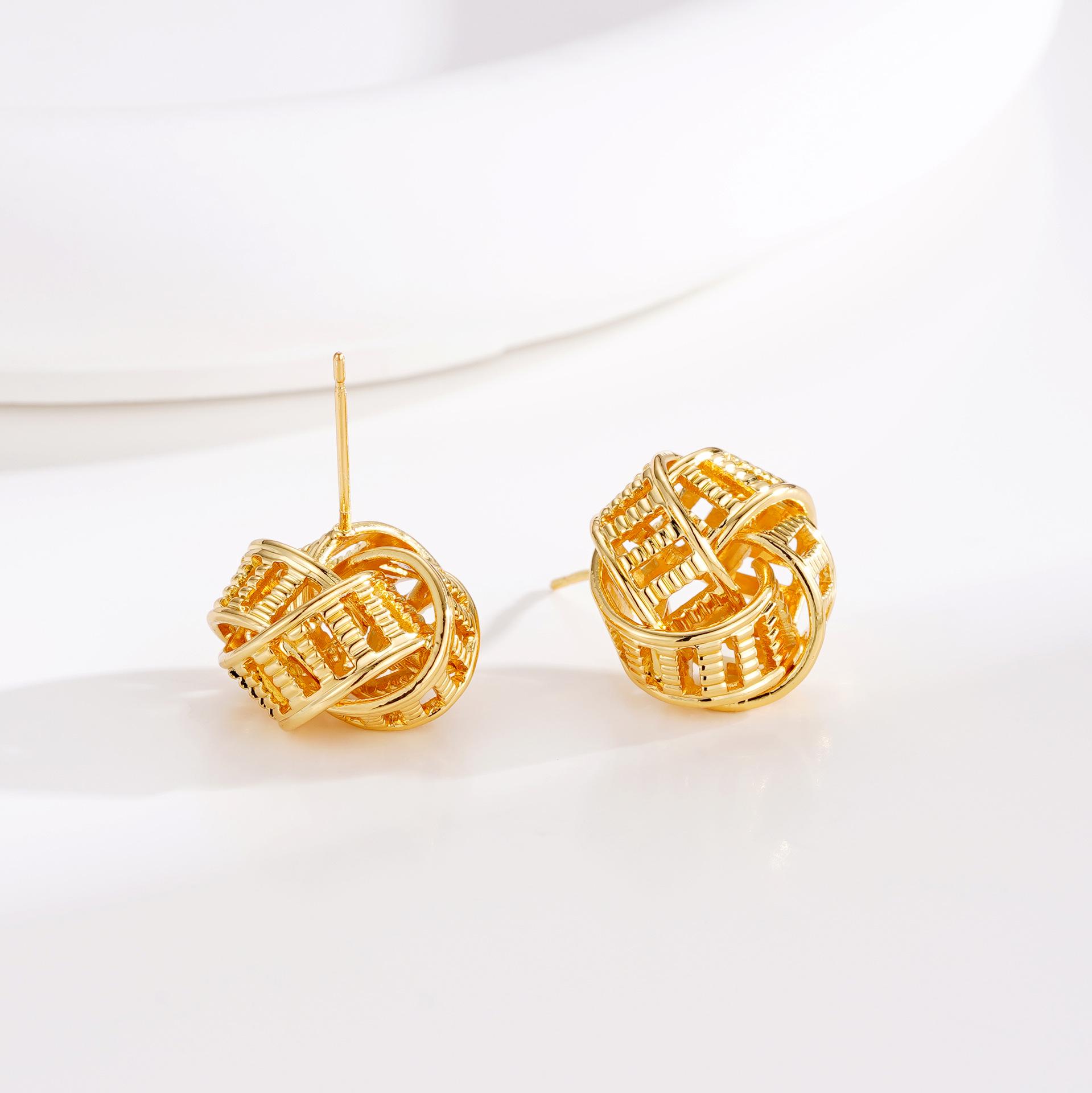 

Fujie Copper Earrings with 18K Gold Plating and S925 Silver Needle - Exquisite Retro Design