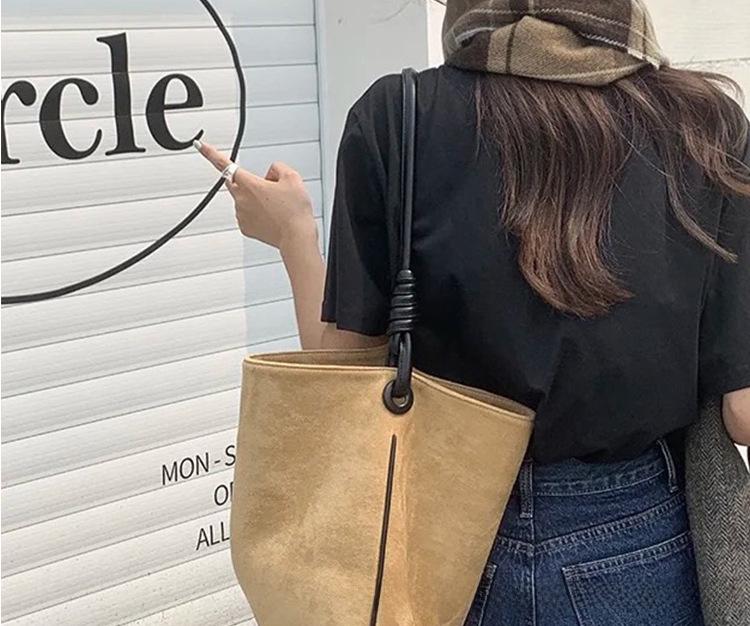 Korean Retro Plush Bucket Bag: 2023 Winter Collection, Large Capacity, Single Shoulder & Hand-Held Women's Bag