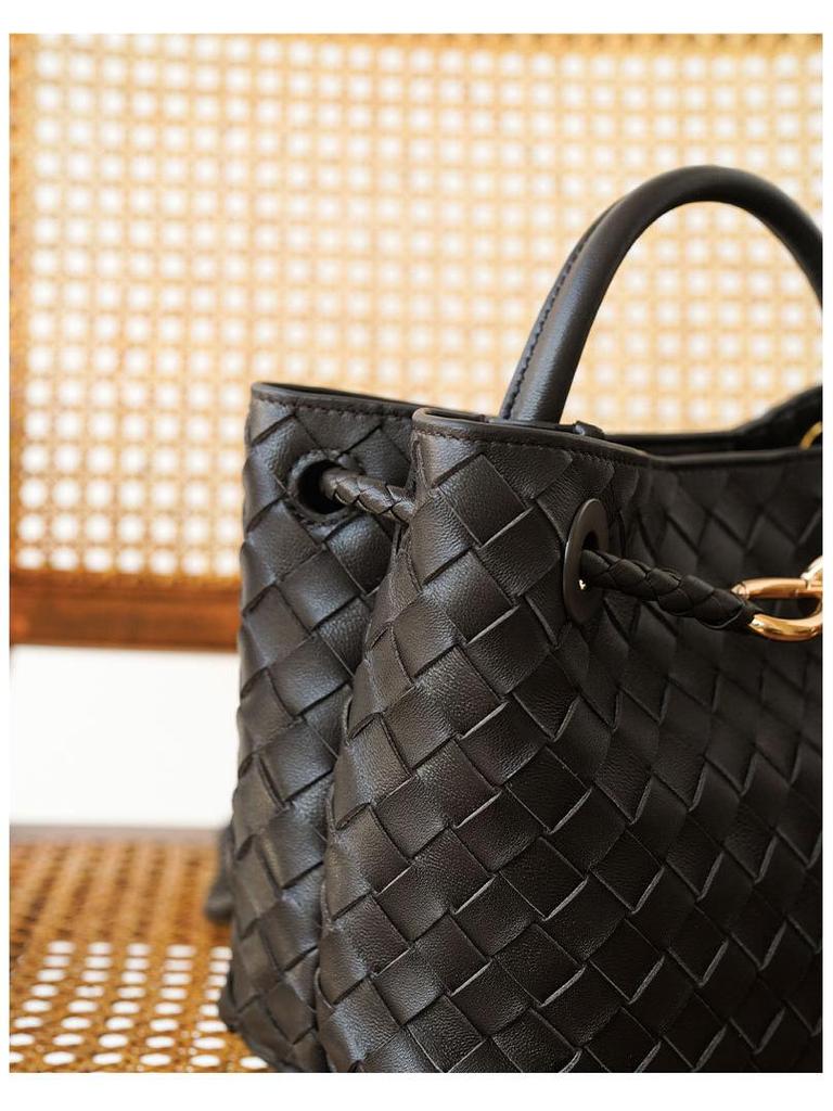 Retro-Tragetasche aus echtem Leder mit Metallknoten – Umhängetasche mit großem Fassungsvermögen