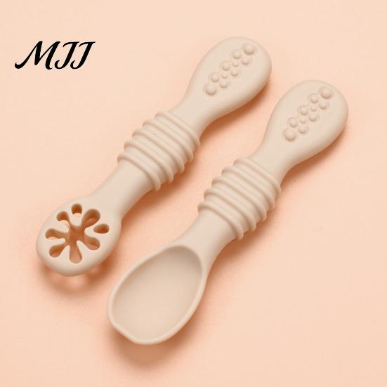 Soft Tip Spoons for Newborns 2Pcs Silicone Baby Spoon, Toddler Training Spoon Puree Fruit Puree, Babies Non-Slip Handle Infant Feeding Self