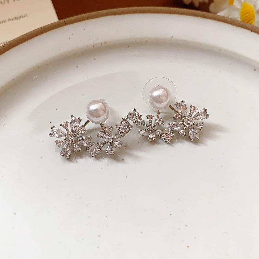 Cold wind super flash zircon snowflake fireworks stud earrings temperament versatile earrings earrings