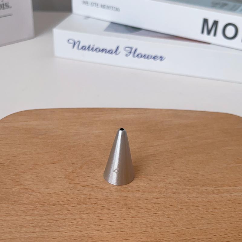 1A 12mm Heart-Shaped Writing Piping Tip for Cream Puffs and Cakes, 304 Stainless Steel