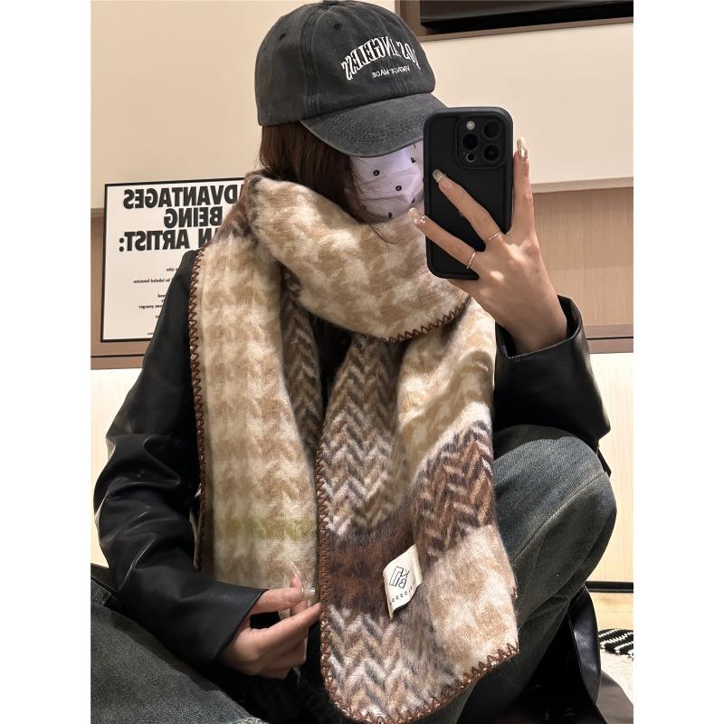 Korean Version of The New Autumn and Winter Contrasting Plaid Scarf for Girls Fashionable and Versatile Thickened and Warm Houndstooth Scarf
