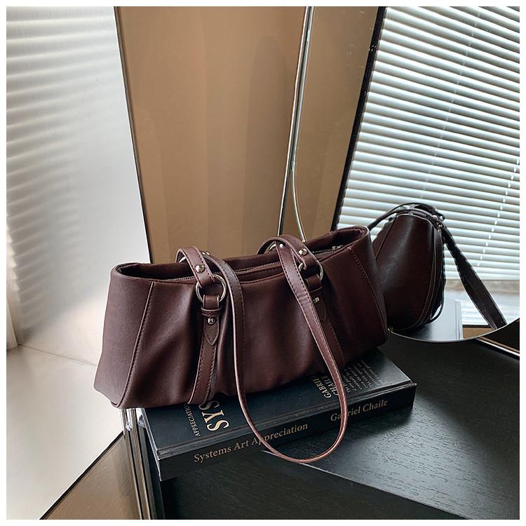 Ielgy Large-Capacity Retro Niche Messenger Bag Pleated Western Style One-Shoulder Work Commuter Bag
