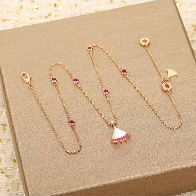 Baojia V Gold Electroplated Mother-of-Pearl Pendant Necklace