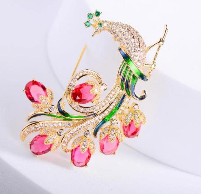 

Elegant Classic Women Crystal Peacock Shining Brooch Pin Boutique Exquisite Banquet Party Badges Jewelry Gift рожевий червоний колір
