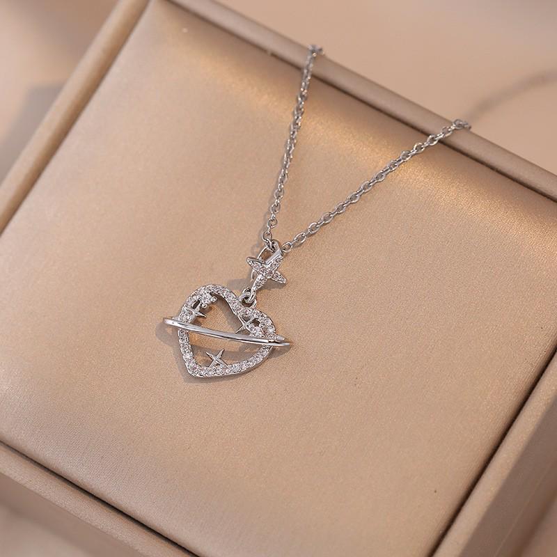 Women's Fashion Heart Pendant Necklace - Elegant, Simple Design, Versatile Clavicle Chain Jewelry