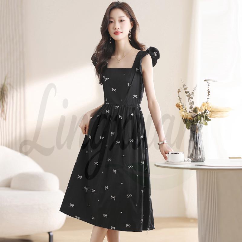 Elegant French Embroidery Sleeveless Hepburn Dress: Square Neck, Puff Sleeves, Waist-Cinching Black Mini Dress. Extra Large