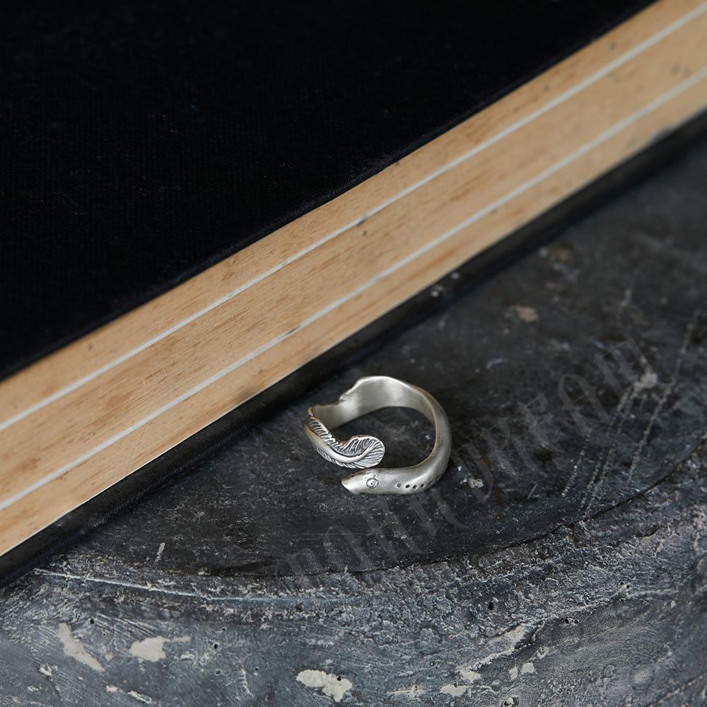 Anello Regolabile in Argento Thailandese Yin Taifei Intagliato a Mano Design Anguilla