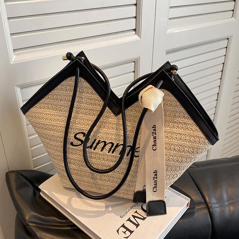 Straw Bag Women's Large Capacity 2025 New Summer Versatile Shoulder Woven Bag Texture Popular Tote Bag