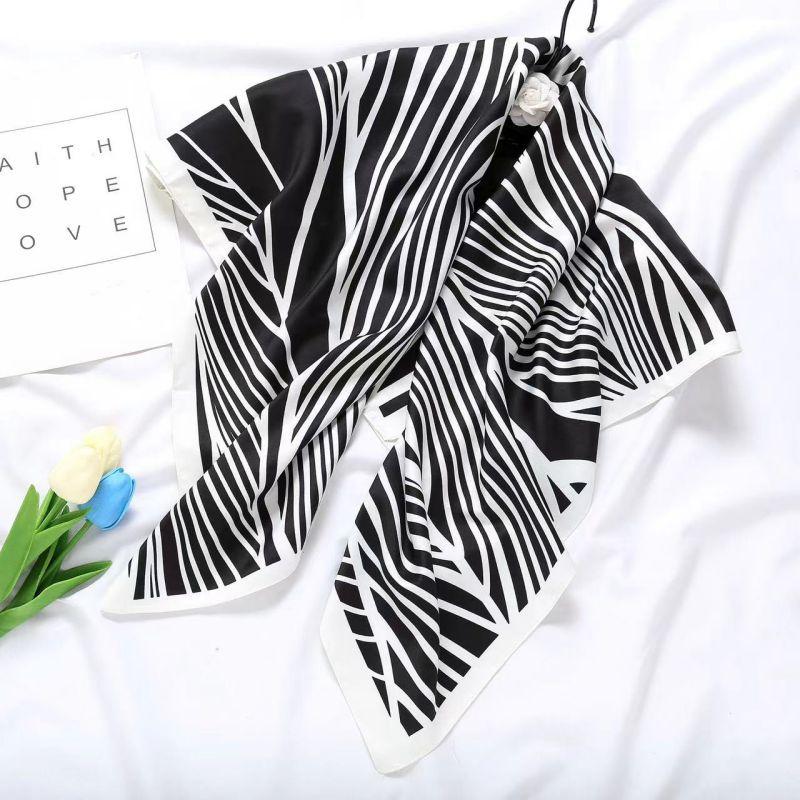 Versatile Shawl Animal Print Black And White Simple Large Square Scarf 90 * 90Cm Simulated Silk Twill Silk Women'S Silk Scarf