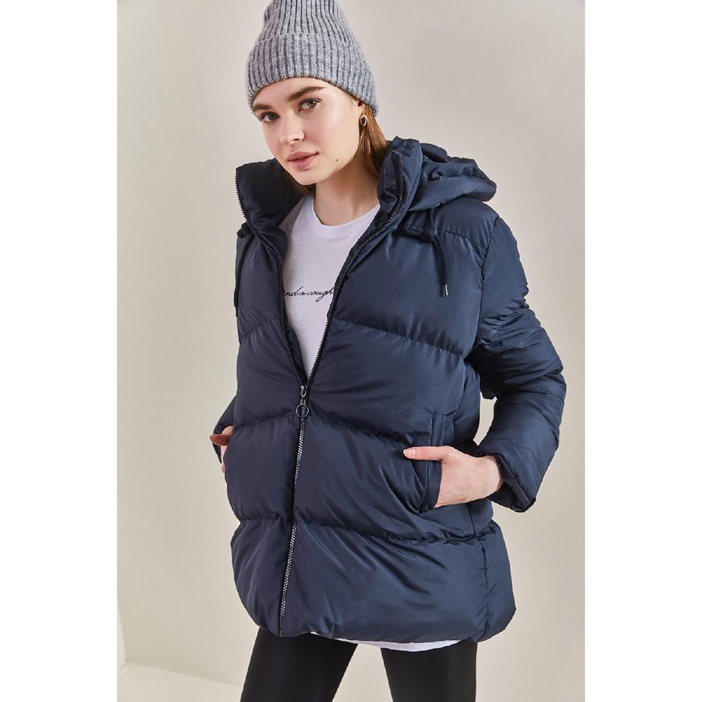 Langer Puffermantel mit Kapuze für Damen und Spitze