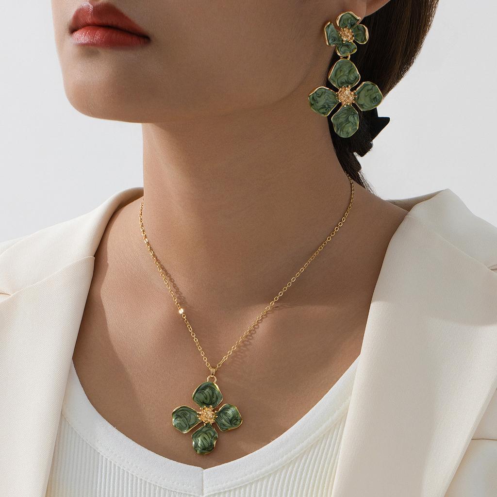 Atmospheric Green Oil-drop Flower Necklace and Earrings Set