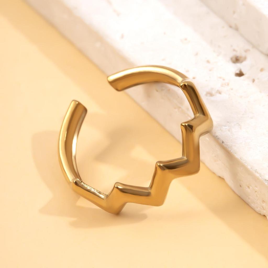 Stylish Adjustable Wavy Stainless Steel Finger Ring – Durable and Fade-Resistant