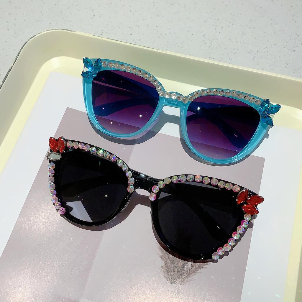 Vintage Cat Eye Sunglasses with Rhinestones Women Fashion Candy Color Gradient Sun Glasses Trendy Original Design Shades