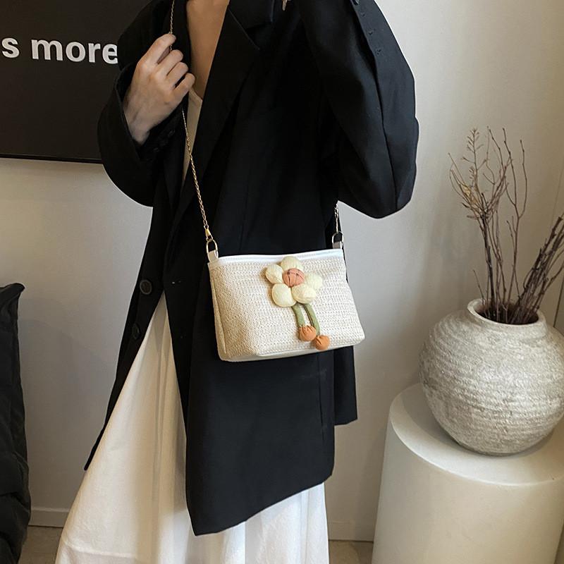 Stylish Retro Small Square Shoulder Bag 2024 Spring Trend Casual Crossbody Bag For Women In Khaki Beige