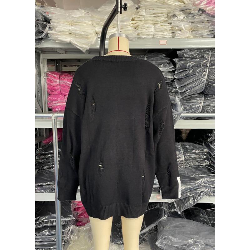 Dámský roztrhaný svetr s kulatým výstřihem