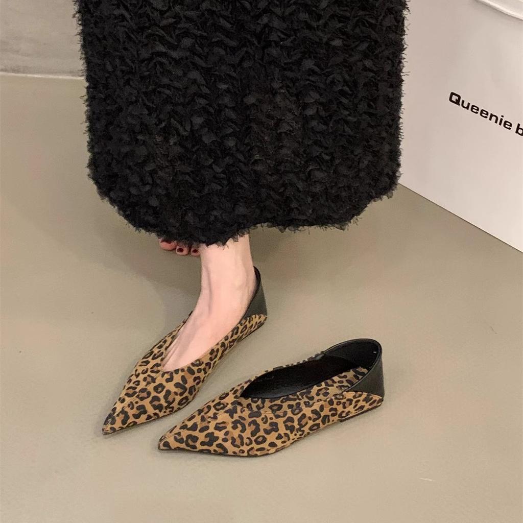 Flat bottom black pointed single shoes women's shoes 2025 new spring retro suede French leopard print light mouth commuter shoes