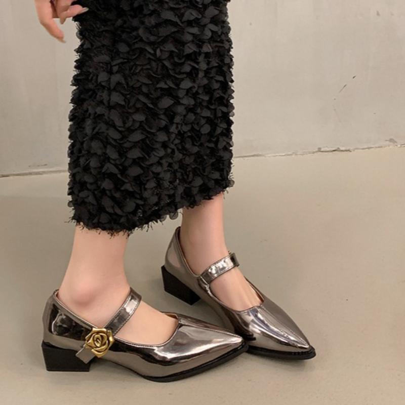 Fashion Women's Square Low Top Shoes Women's Fashion Pointed Shallow Mouth Metal Flower Line with Anti-slip and Anti-wear Kitten Heels