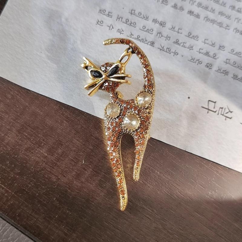 1Pcs Birthday Jewelry Crystal Cat Brooch For Women Vintage Enamel Animal Pin With Sparkling Rhinestones Cute Gift For Coats Bags