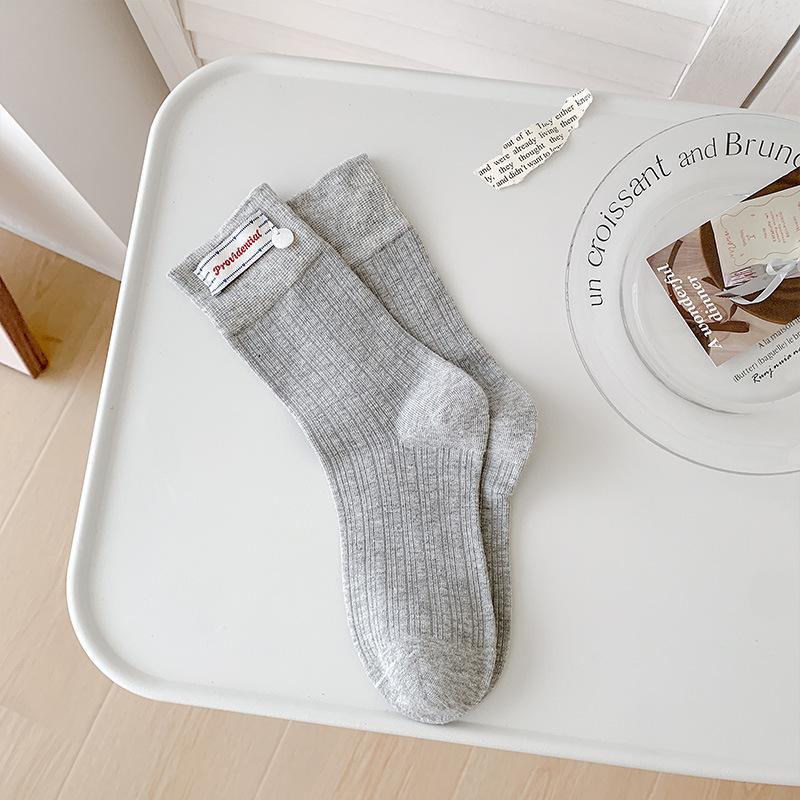 

Женские весенне-осенние новые простые носки-гольфы с этикеткой из ткани-ракушки в стиле преппи без швов 1 pair серый