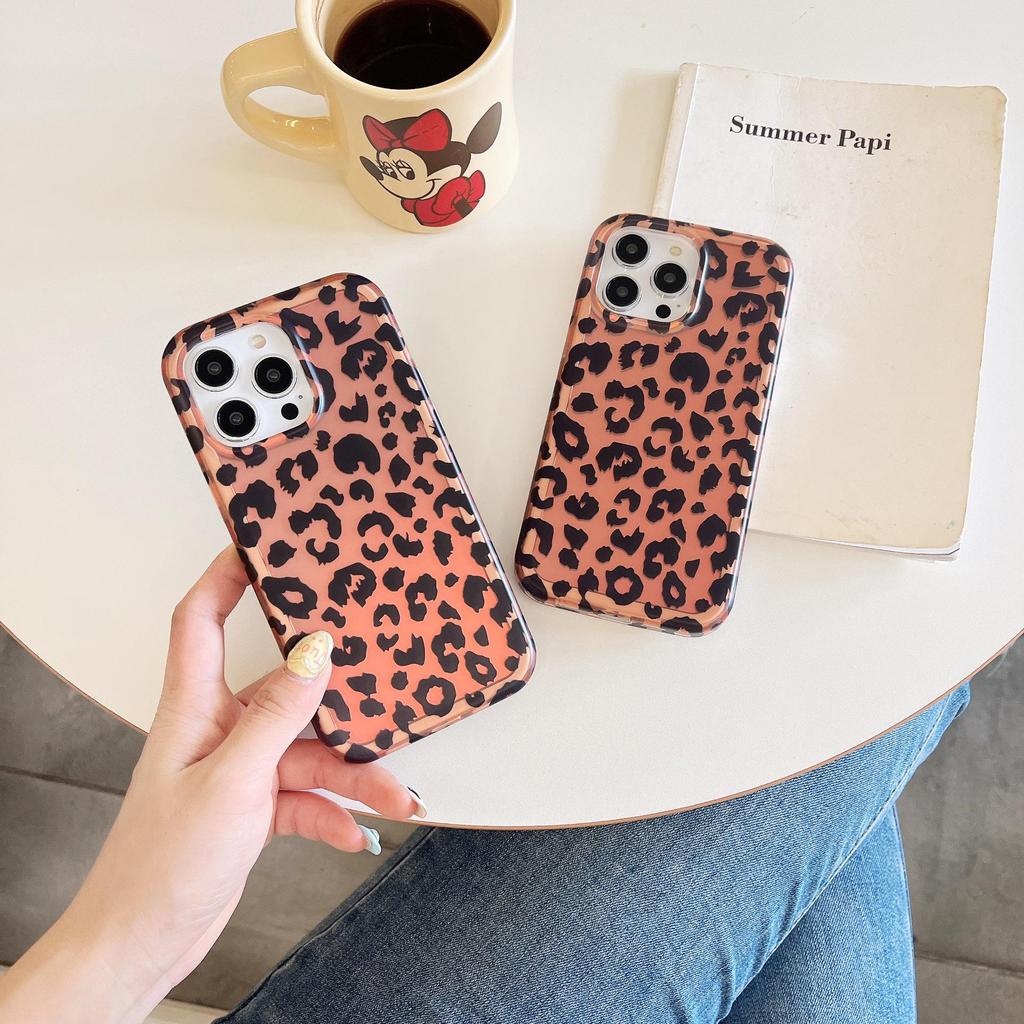 Retro Leopard Print iPhone 17 Pro Max & 16 Two-in-One Case - Full Coverage Protection for Autumn and Winter.