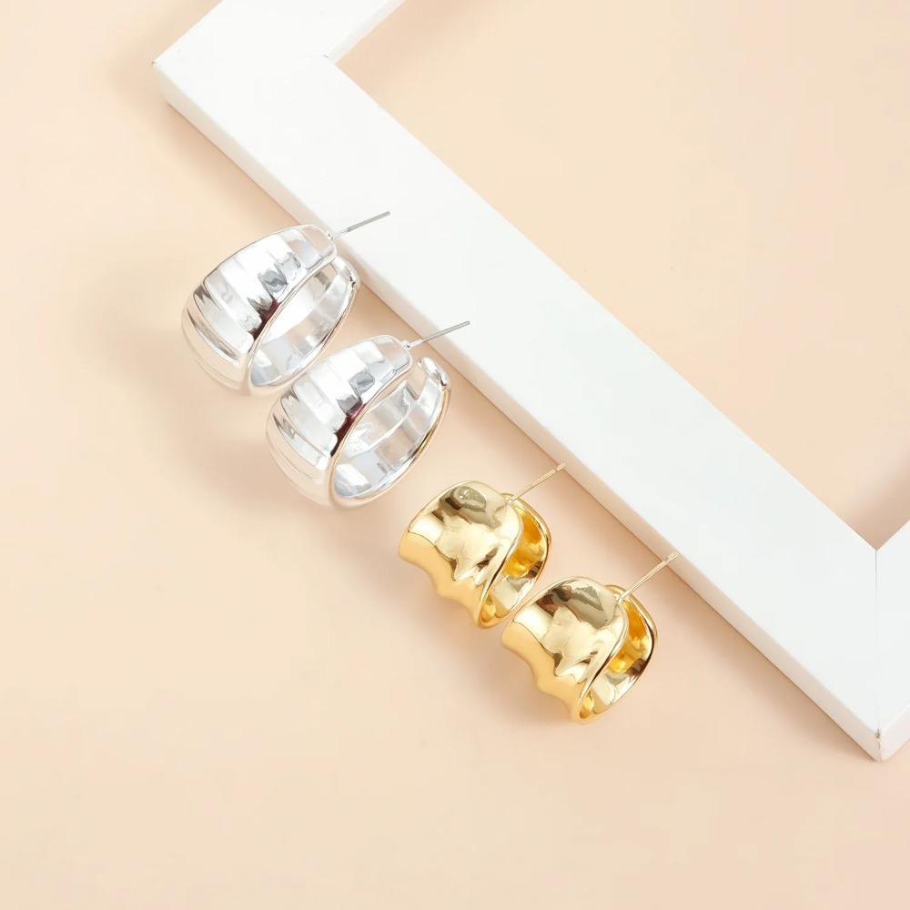 Luxury Metal C-shaped Women's Earrings, Simple Gold Pleated Geometric Irregular Earrings, Fashionable Jewelry Gifts