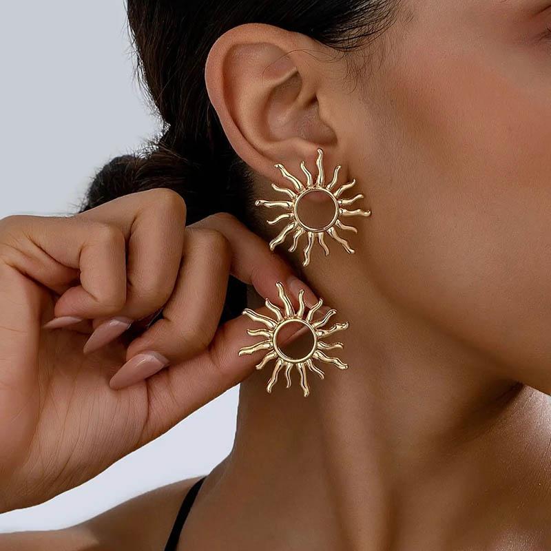 Hollow Flowers Sun Alloy Stud Earrings for Women Gold Color Metal Flower Earrings Jewelry Accessories Gifts AVE