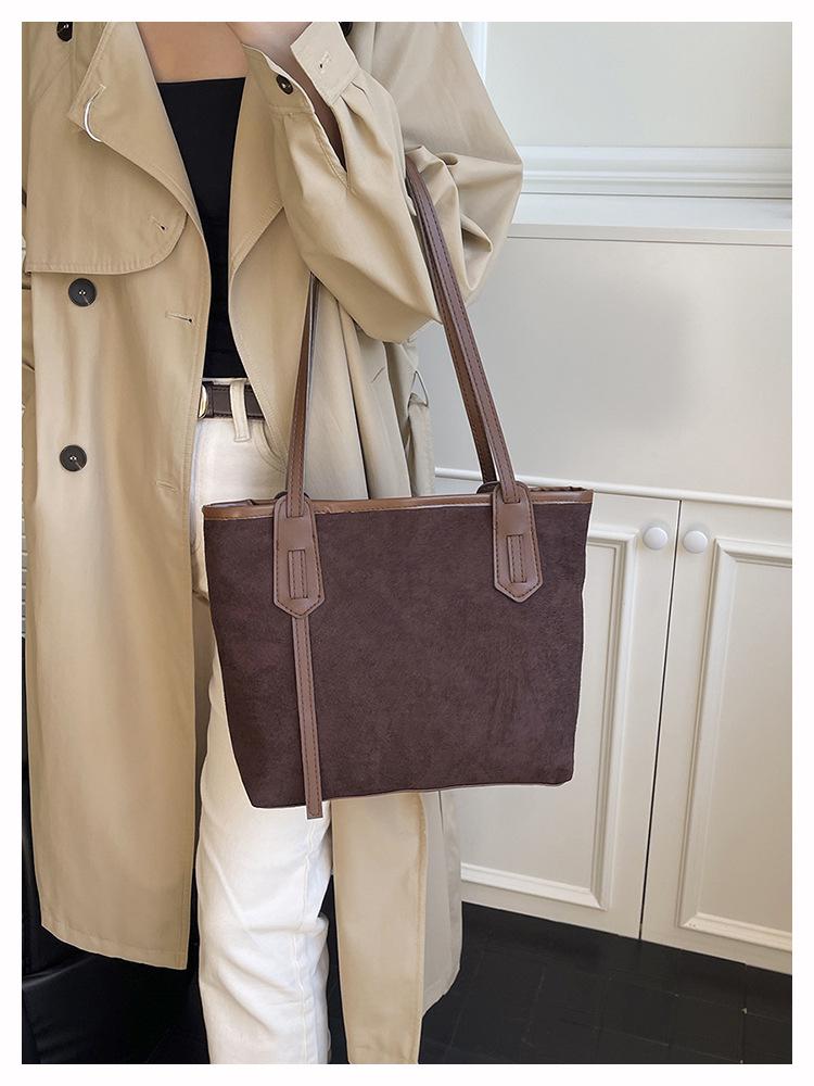 Korean-Style Suede Tote Bag: European & American Retro, Large Capacity, Casual Commuter Shoulder Bag