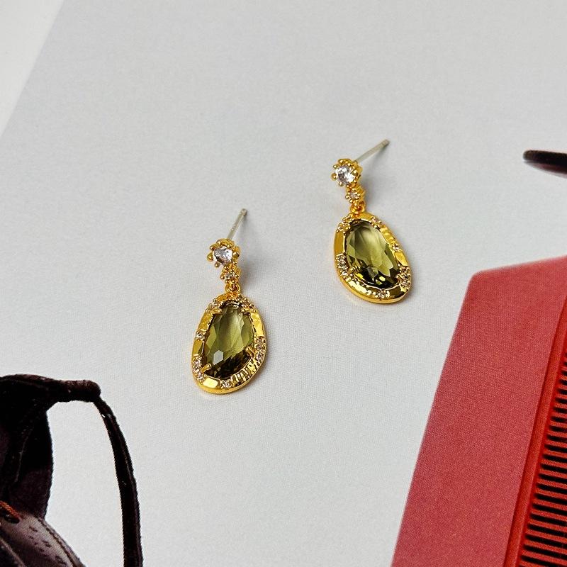 French High-End Dinner Light Luxury Shining Exquisite Retro Stud Earrings Women S Fashion High-End Earrings оливковый