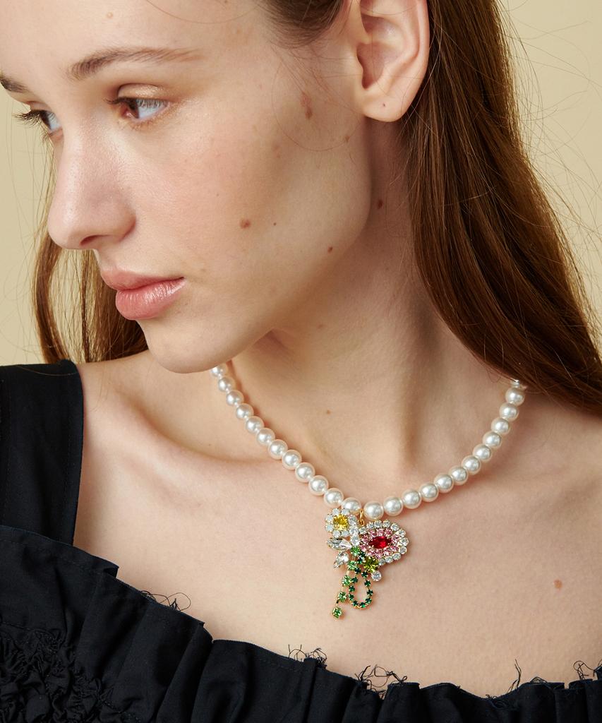 Matias Flower Pearl Necklace