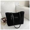2025 Autumn/Winter Women's Trendy Tote: Casual, Spacious, Distinctive Shoulder Handbag