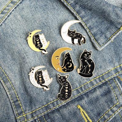 Süße Cartoon Schwarze Katze und Mond Emaille Brosche Pin