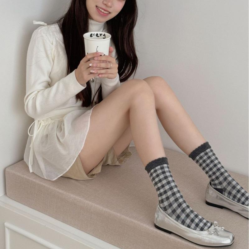Women's Autumn Vintage Stereo Bow Checked Mid Tube Stack Socks