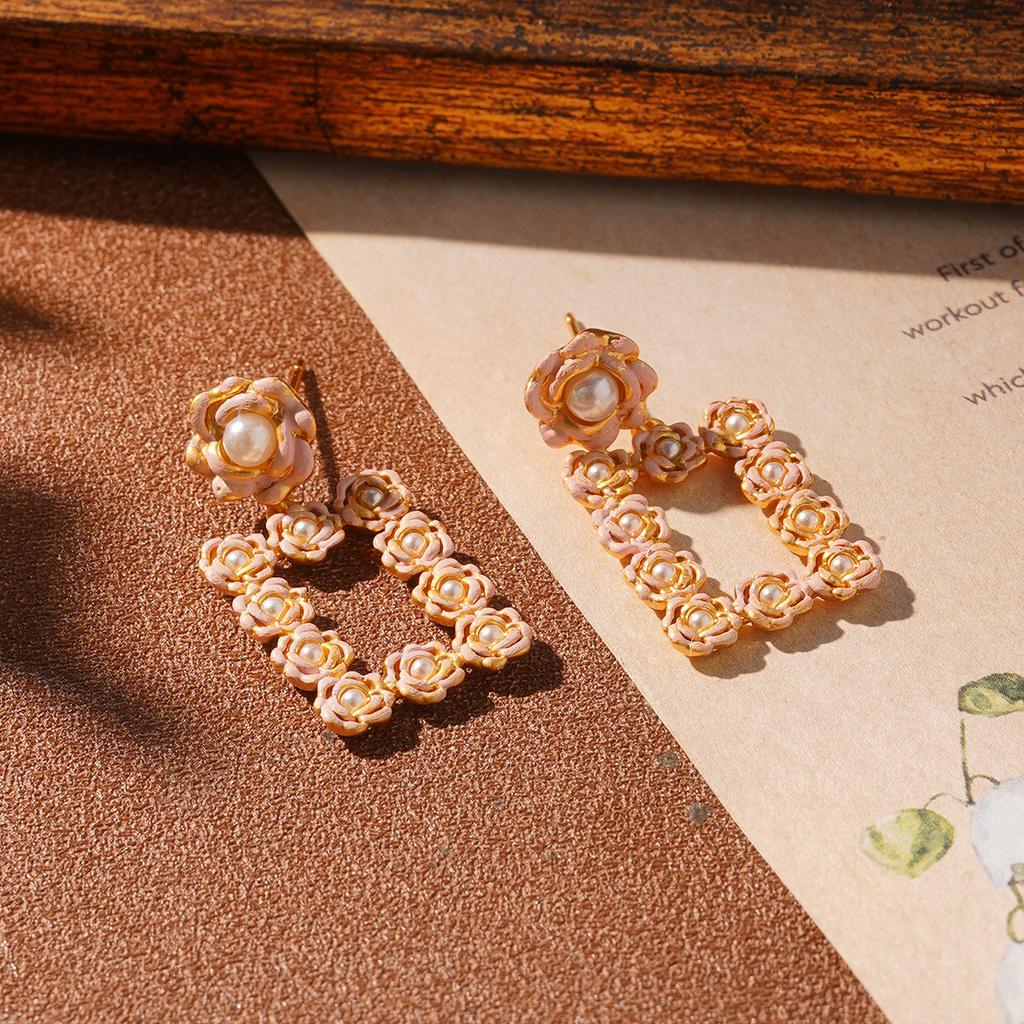 Vintage Flower Pearl Stud Earrings High-end Painted Love Fashion Niche Design Silver Needle Court Earrings